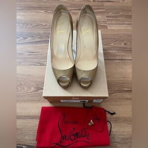 Christian Louboutin Very Prive 120 Patent Calf in Camel 37.5